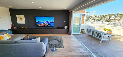 Absolute Waterfront With Oversized Private Terrace - New Castle Holiday 4