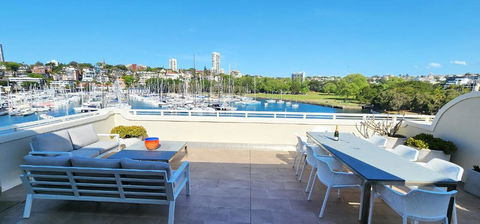 Absolute Waterfront With Oversized Private Terrace - New Castle Holiday 0