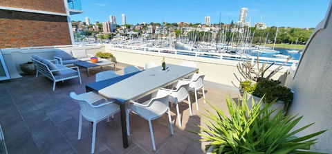 Absolute Waterfront With Oversized Private Terrace - New Castle Holiday 1