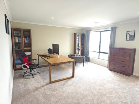 Absolutely Stunning - Bayside Point Cook 5BR Home - New Castle Holiday 4