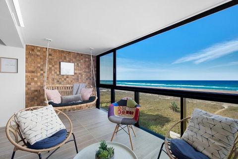 Absolutly Beachfront Surfers Paradise, Pure Shores! - New Castle Holiday 3