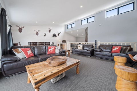 Acacia 2 - Modern 3BR Townhouse L Bath L WiFi L BBQ L Foxtel - New Castle Holiday 2