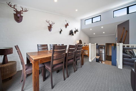 Acacia 2 - Modern 3BR Townhouse L Bath L WiFi L BBQ L Foxtel - New Castle Holiday 4