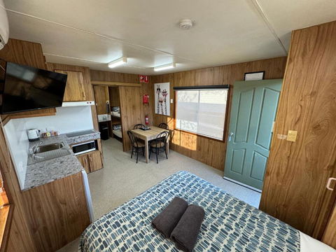 Acacia Caravan Park & Holiday Units - New Castle Holiday 1