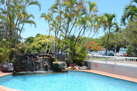 Acacia Court Hotel - New Castle Holiday 1