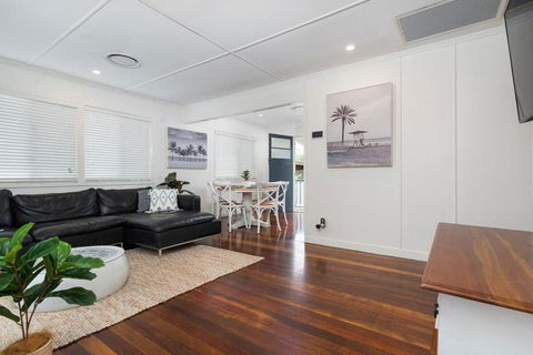 Acacia Ridge Cottage - New Castle Holiday 1