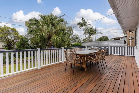 Acacia Ridge Cottage - New Castle Holiday 3