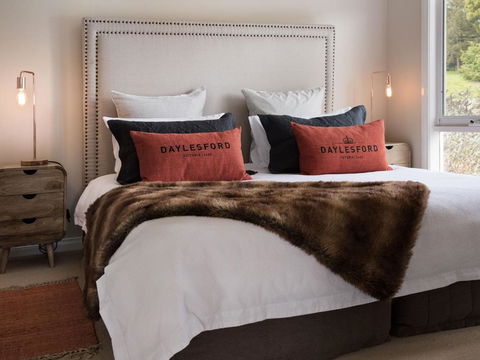 Accolade - New Castle Holiday 1