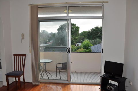 Accommodation Sydney Kogarah 2 Bedroom Apartment With Balcony - New Castle Holiday 4