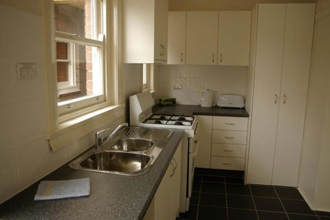 Accommodation Sydney Rockdale - 2 Bedroom Pet Friendly Budget Apartments With Balconies - New Castle Holiday 1