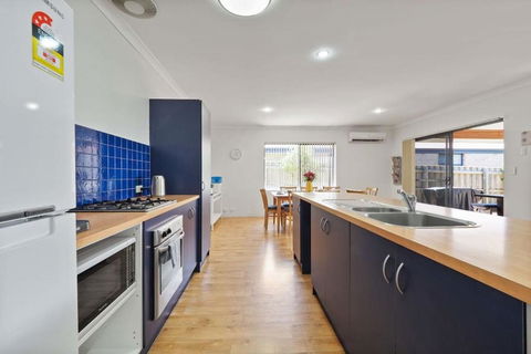 Across The Way, Golf And Beach Heaven - New Castle Holiday 3