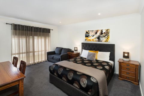 Addison Motor Inn - New Castle Holiday 1