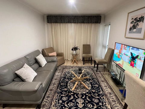 ADELAIDE CBD APARTMENT - 3BR, 2BATH & CARPARK - New Castle Holiday 1