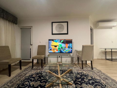 ADELAIDE CBD APARTMENT - 3BR, 2BATH & CARPARK - New Castle Holiday 2
