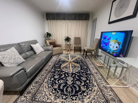 ADELAIDE CBD APARTMENT - 3BR, 2BATH & CARPARK - New Castle Holiday 3