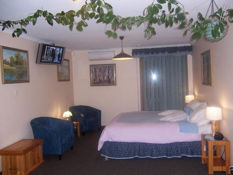 Adelaide Hills B&B Accommodation - New Castle Holiday 4