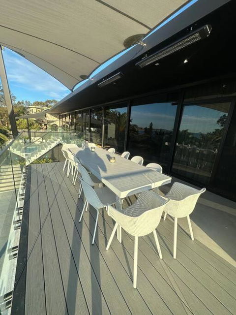 Adelaide - Upmarket Water Front Home - New Castle Holiday 2