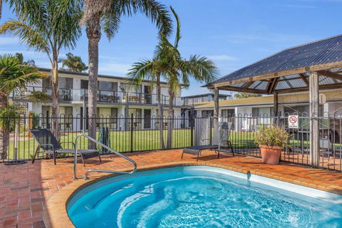 Admirals Lodge - New Castle Holiday 3
