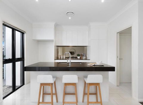 Adorable 3 Br Townhouse With Wifi & Parking - New Castle Holiday 4