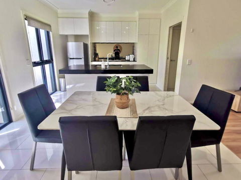 Adorable 3 Br Townhouse With Wifi & Parking - New Castle Holiday 2