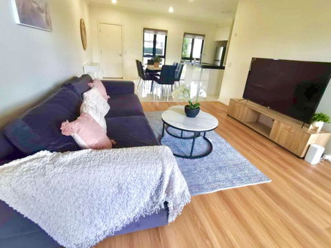 Adorable 3 Br Townhouse With Wifi & Parking - New Castle Holiday 1