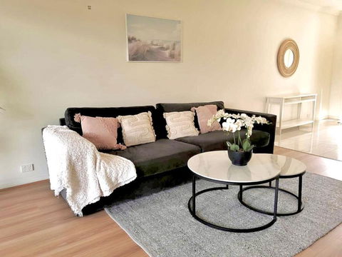 Adorable 3 Br Townhouse With Wifi & Parking - New Castle Holiday 0