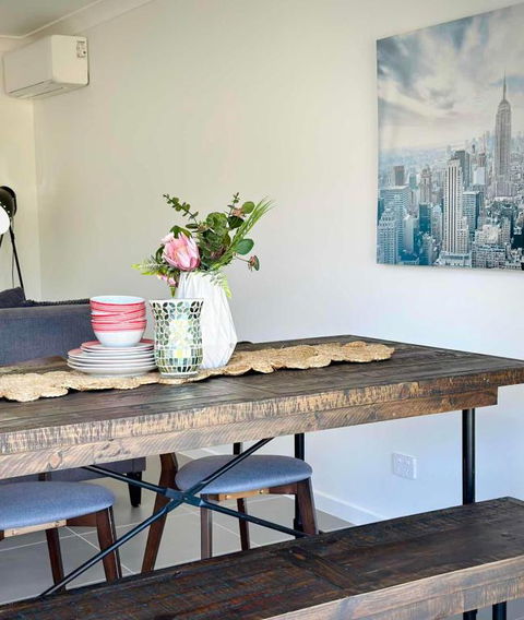 Adorable Modern 4 Br House WiFi & Parking - New Castle Holiday 1
