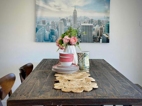 Adorable Modern 4 Br House WiFi & Parking - New Castle Holiday 2
