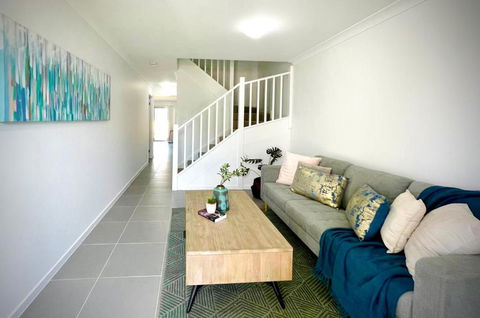 Adorable Modern 4 Br House WiFi & Parking - New Castle Holiday 0