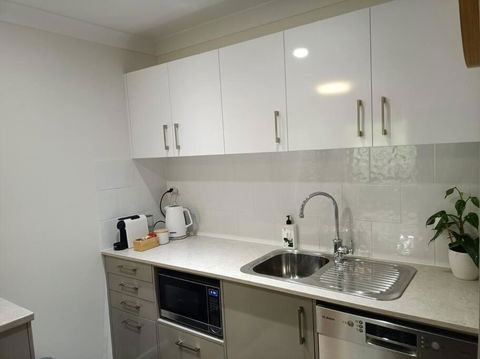 Adorable Private 2 Bedroom Guest Suite + Pool - New Castle Holiday 1