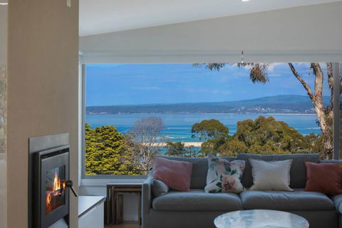 ADS On Collins - 4 Bedroom And Pet Friendly - New Castle Holiday 0