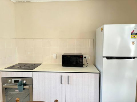 Affordable 3-Bedroom Grannyflat In Coopers Plains - New Castle Holiday 3