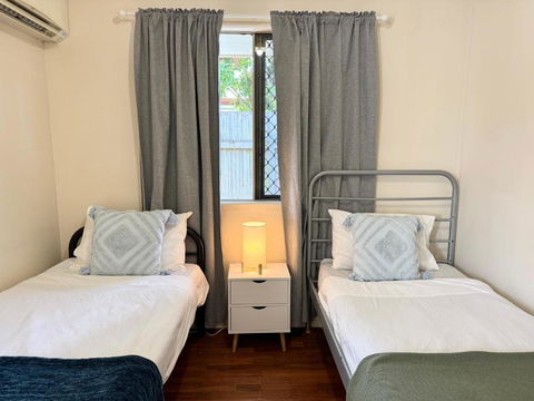 Affordable 3-Bedroom Grannyflat In Coopers Plains - New Castle Holiday 4
