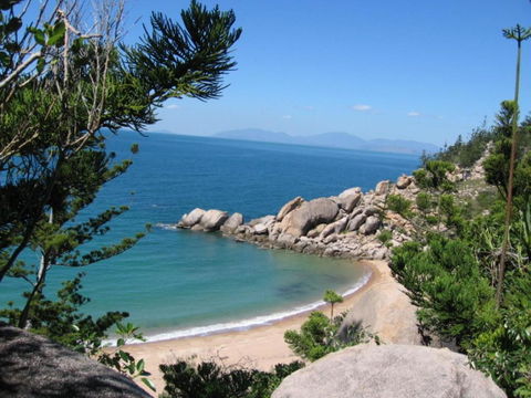 AFFORDABLE ISLAND ESCAPE! Queen Studio, Nelly Bay - New Castle Holiday 3