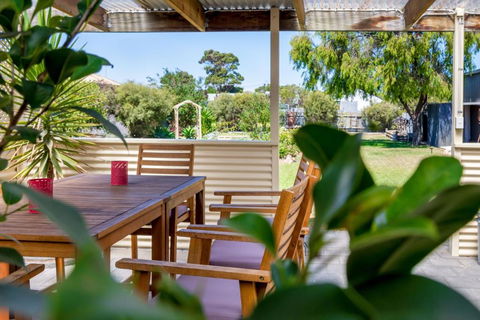 Agnes Cottage Bed & Breakfast - New Castle Holiday 4