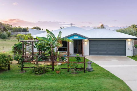 Agnes Retreat - 4 BR - 2 Min Walk To Beach - New Castle Holiday 0