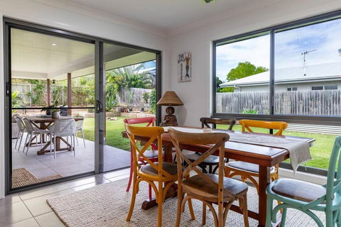 Agnes Retreat - 4 BR - 2 Min Walk To Beach - New Castle Holiday 4