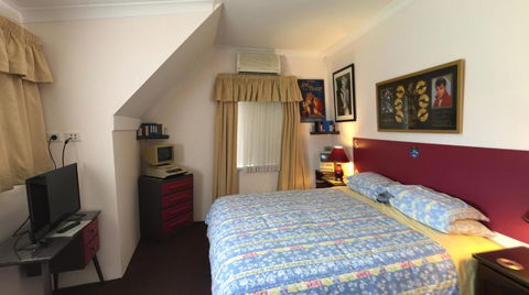 Aarn House B&B Airport Accommodation - New Castle Holiday 1