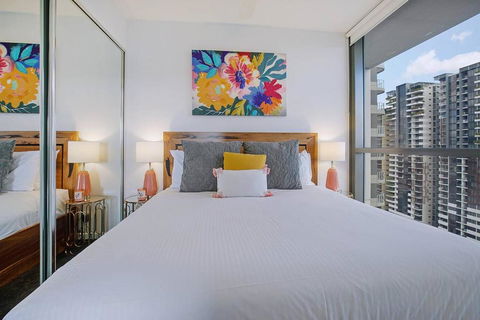 Above Brisbane King Suite With Rooftop Pool Deck - New Castle Holiday 1