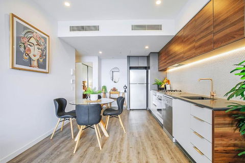 Above Brisbane King Suite With Rooftop Pool Deck - New Castle Holiday 2