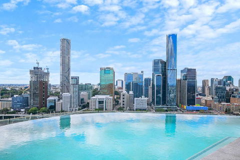 Above Brisbane King Suite With Rooftop Pool Deck - New Castle Holiday 3