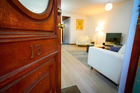 Adelaide Style Accommodation-Getaway In North Adelaide- Close To City - New Castle Holiday 0