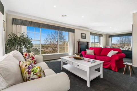 A House With A View, Molong. NSW - New Castle Holiday 3