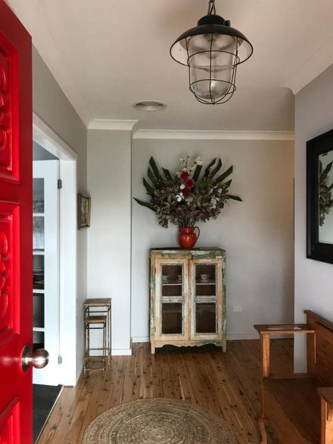 A House With A View, Molong. NSW - New Castle Holiday 1