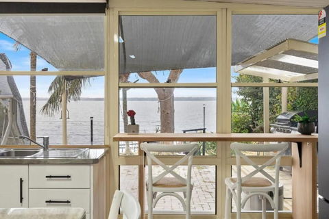 Absolute Waterfront Hidden Gem Toukley - New Castle Holiday 3