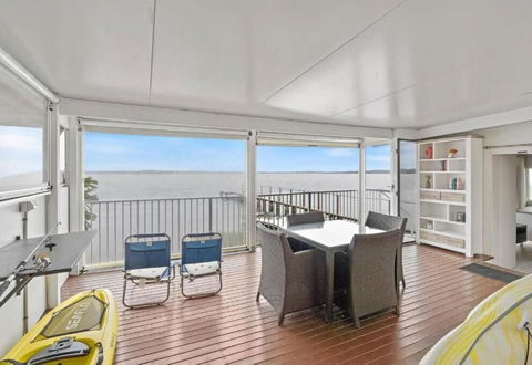 Absolute Waterfront Hidden Gem Toukley - New Castle Holiday 1