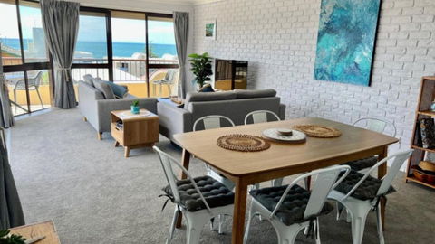 A Minutes Walk To The Beach! - New Castle Holiday 0