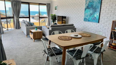 A Minutes Walk To The Beach! - New Castle Holiday 1