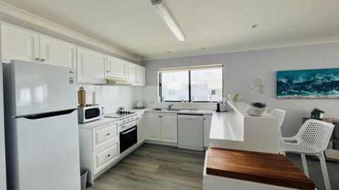 A Minutes Walk To The Beach! - New Castle Holiday 4