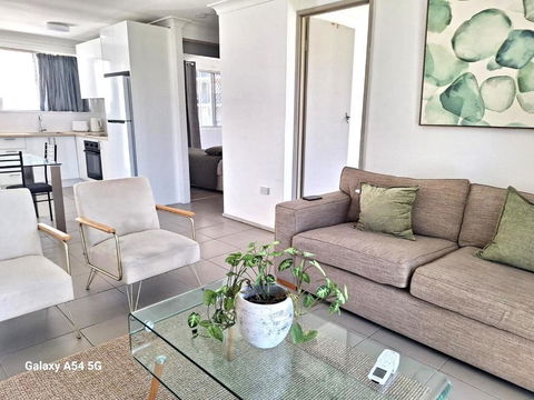 Affordable Accommodation In The Heart Of Surfers Paradise - New Castle Holiday 2